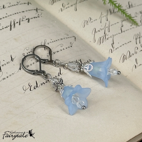 hellblaue klare Florale blumige Ohrringe - Ohrhänger mit Blüten und Perlen